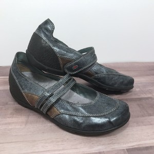 nmd r1 japan triple black