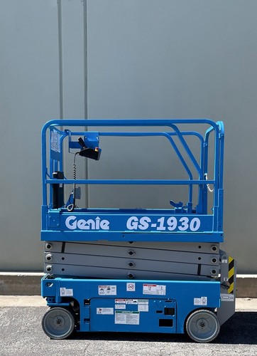 2020 GENIE GS- 1930 ELECTRIC SCISSOR LIFT / 26  FEET WORKING HEIGHT LIFT