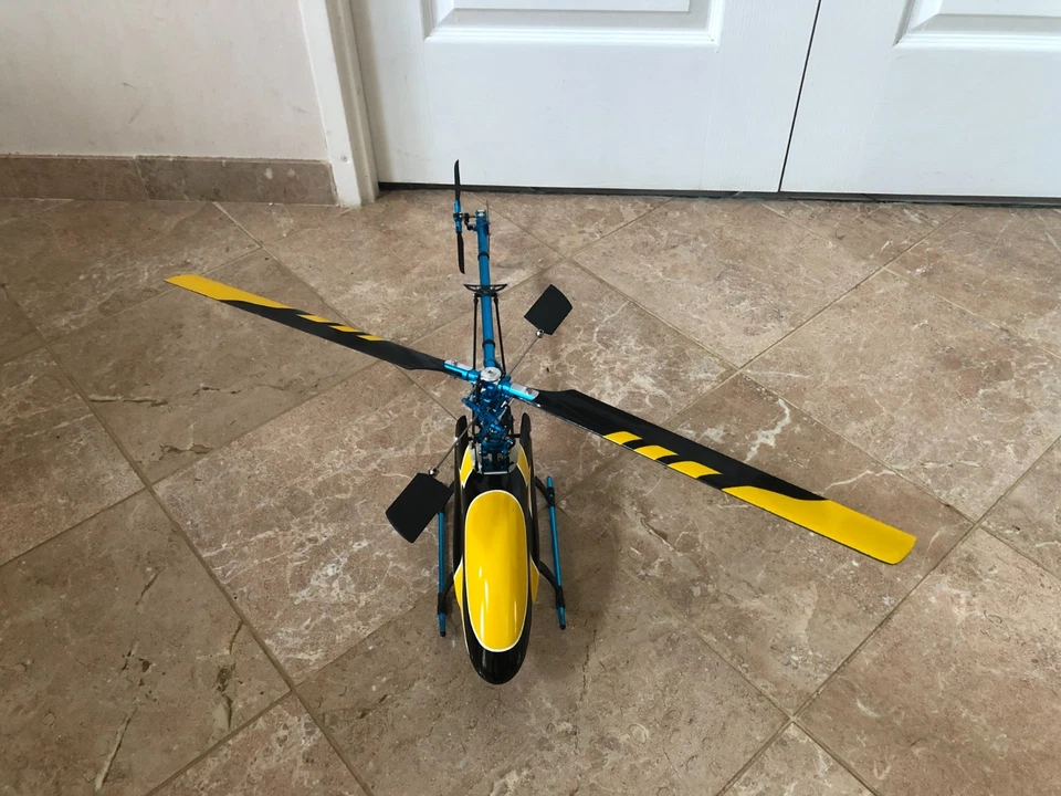 Un hélicoptère RC de Base sans partie éléctronique modèle Trex 450 Alu bleu Neuf - Photo 2/4