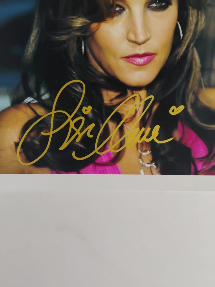 Lisa Marie Presley Authentic Autographed 8x10 Photo Signed Picture With COA - Image 2 of 4