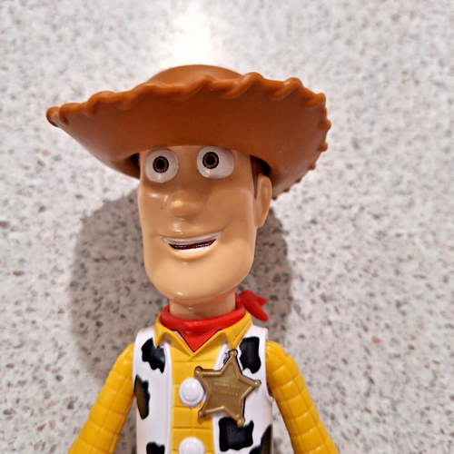 Figura Woody Toy Story de plástico duro. 2017 con sombrero 23 cms de alto - Imagen 2 de 6