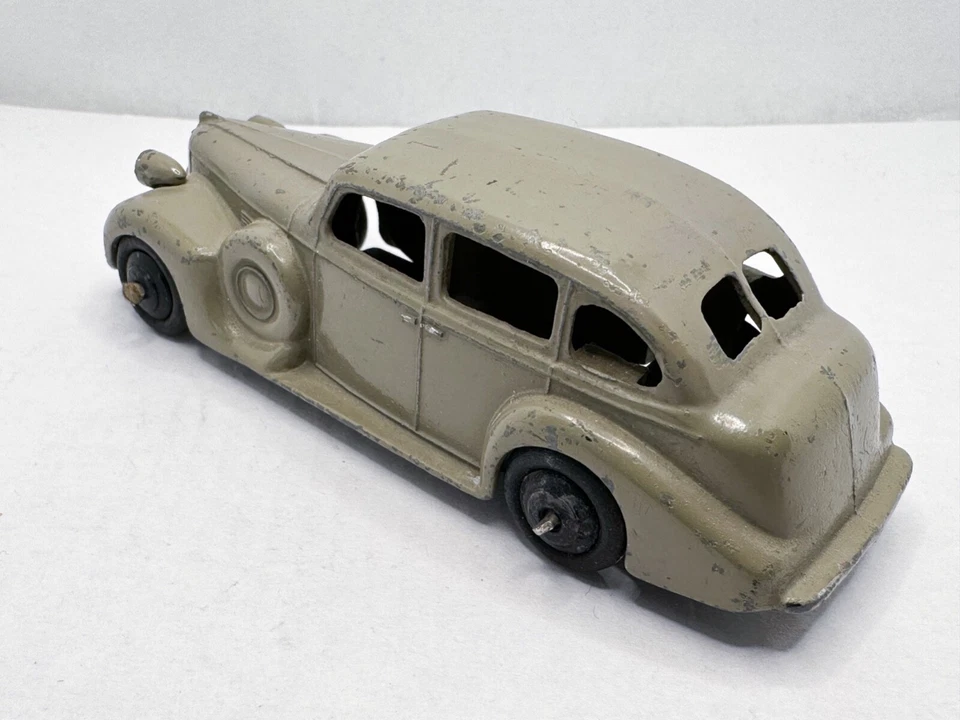 RARO VINTAGE DINKY TOYS # 39D BUICK VICE-REI SALÃO MODELO FUNDIDO CARRO FAWN 1947 - Imagem 2 de 4