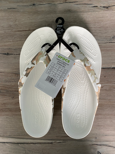 crocs kadee ii graphic flip