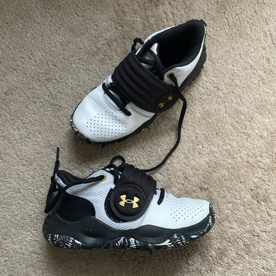 Boys Under Armour Zone BB 2 Basketball White & Black Sneakers Size 1.5