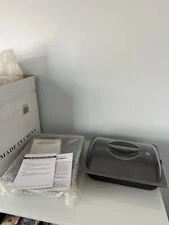 SET OF 2 - NONSTICK SERVING TRAYS 4.6 QT WITH LIDS - NEW IN BOX 