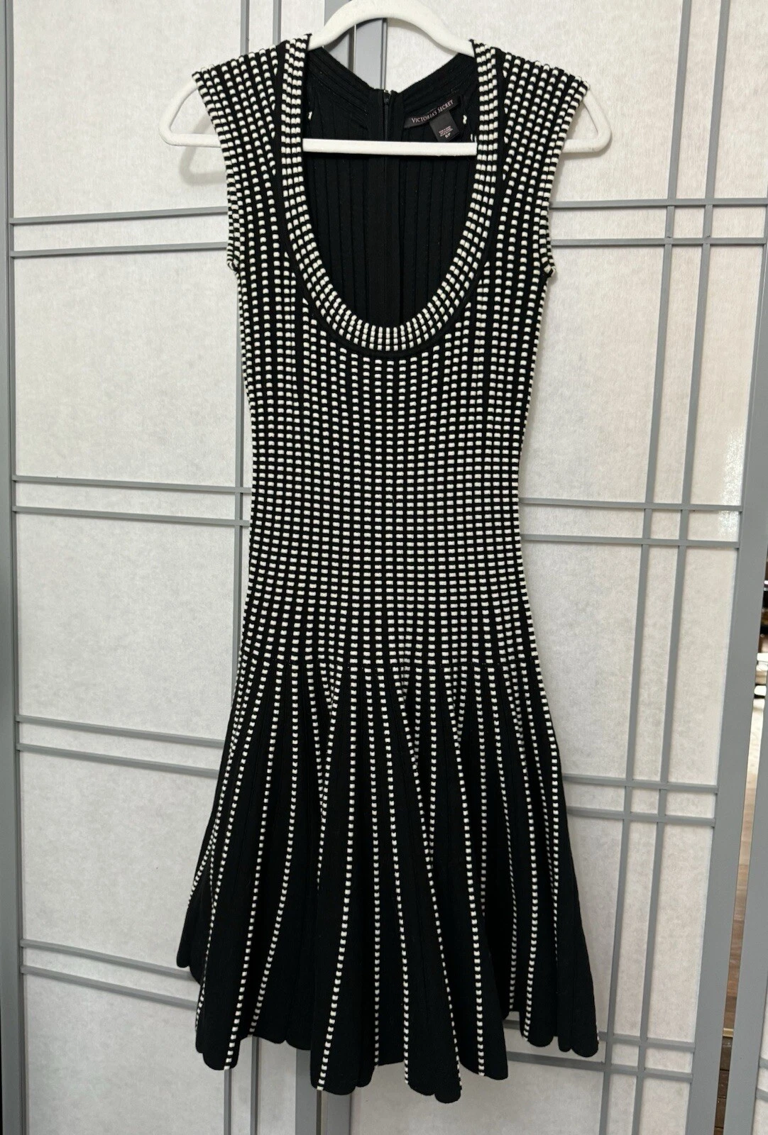 UNDERCOVER Abito Victoria Secret bianco e nero vestito maglione smanicato dimagrante piccolo