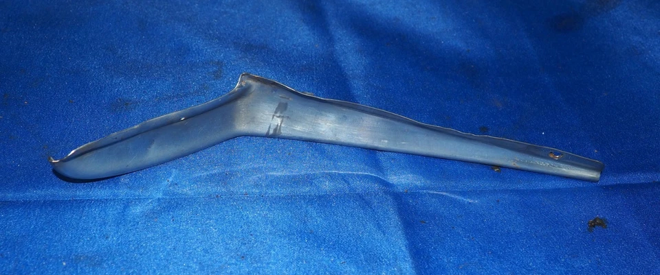 Cadillac Series 62 1953 cupé pasajero puerta derecha umbral pilar moldura cromada Foto 3 de 4