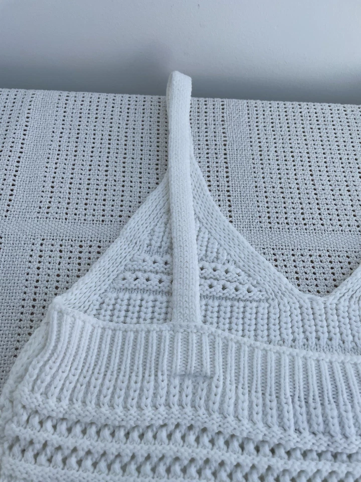 NEW LOOK. SIZE 8. LOVELY WHITE CROCHET CROP TANK TOP - Image 4 of 4