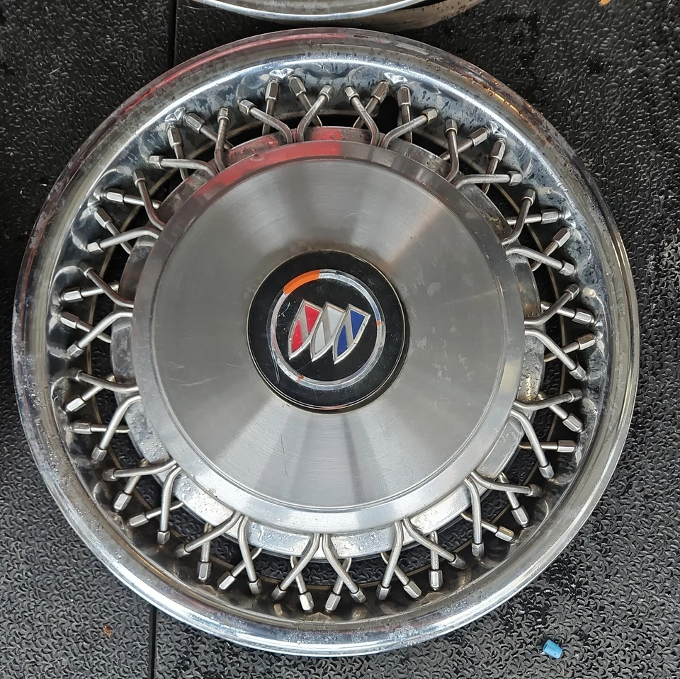 (4) Roadmaster, LeSabre, Park Avenue, Regal : 1993, 1994, 1995-1999, 15" hubcaps - Image 2 of 4