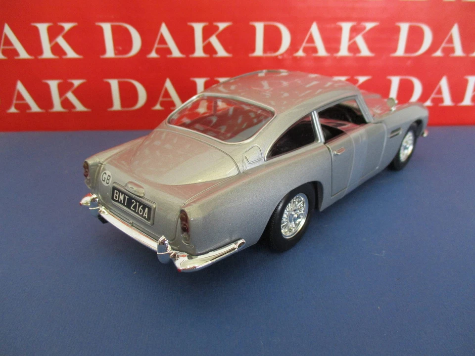 Die cast 1/24 Modellino Auto 007 James Bond Aston Martin DB5 Goldfinger - Immagine 3 di 4