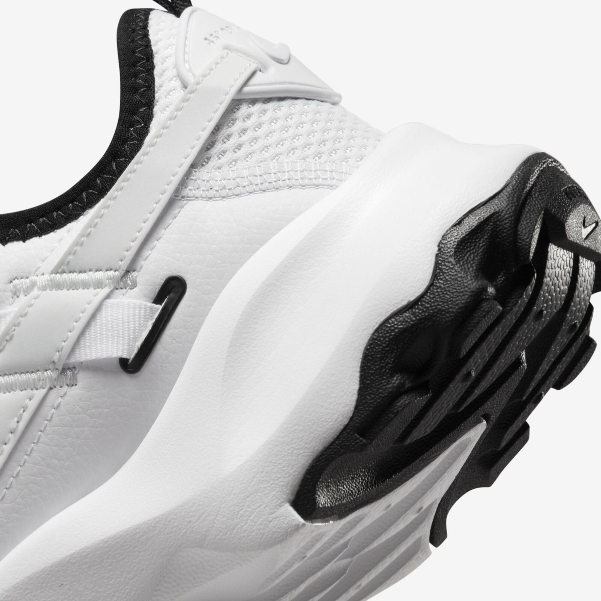 NIKE WMS 女性 運動靴. TC 7900 DR7851-100 New Nike Women's TC 7900 Shoes Sneakers - White/ Black