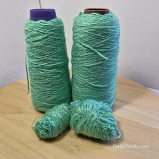 Unbranded Machine Knitting Yarn - 367 grams - green acrylic 2 ply (C92)