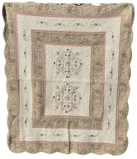 Embroidered Patchwork Quilt Scalloped Edge Lap Baby Blanket Wall Hanging