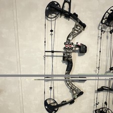 Diamond Archery Infinite Edge Pro RH Compound Bow 70lb 31in Draw Camo/Black.