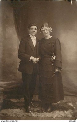 Postcard - Photography - Portrait - Couple - Attention it's not a Car