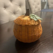 Vintage Pumpkin Wicker Woven Basket With Lid Wooden Stem 5" Tall