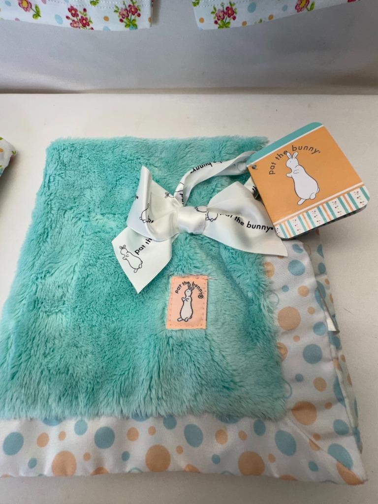 Kissy Kissy 2 Piece Pajamas Size 4 and Kids Preferred Pat the