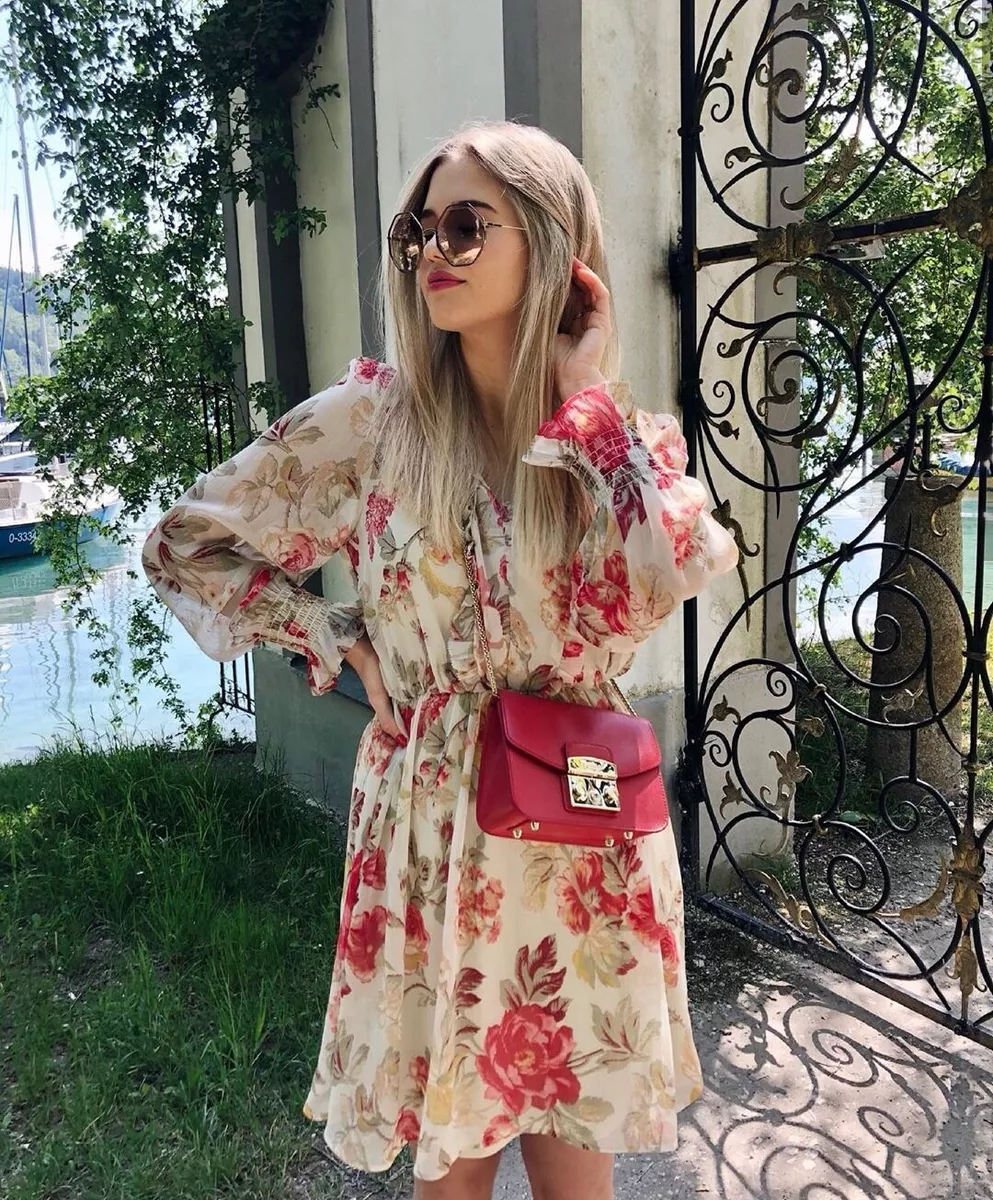 H&m v hotsell neck chiffon dress
