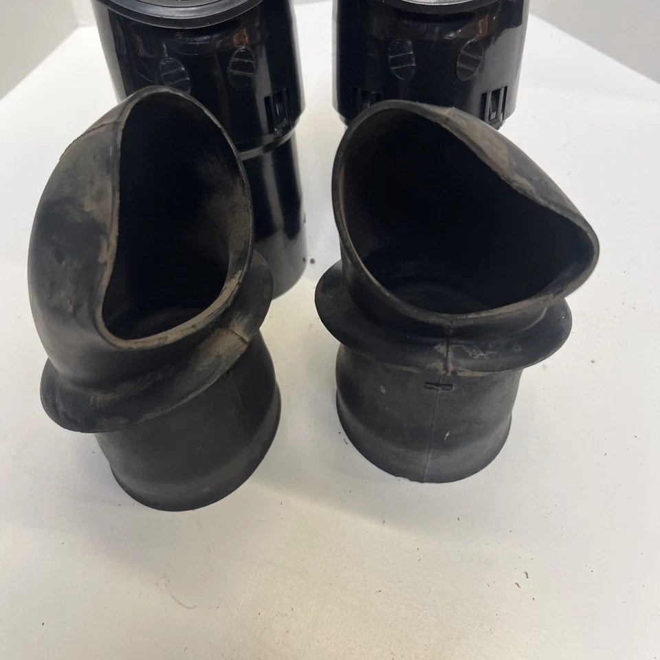 1975-1978 Toyota Pickup Hilux Fresh Air Vents And Firewall Rubbers - Image 3 of 4