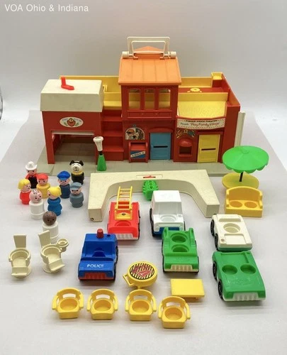 Vintage Fisher Price Play Family Village #997 Lot Little People Figures Vehicles