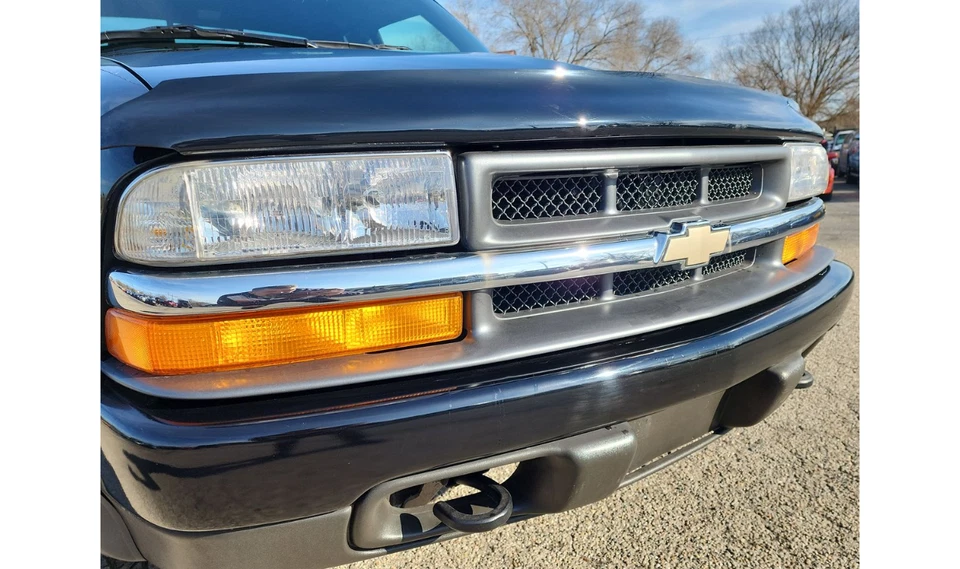 Protector de capó Husky BugFlector II deflector protector contra insectos para Chevy S10 1994-2004 Foto 4 de 4