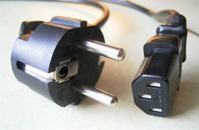 1,5 m Kaltgeräte Netzkabel Schuko-Stecker CEE-7   IEC 320-C13 Kupplung/Buchse PC