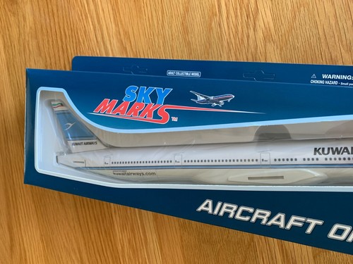 KUWAIT AIRWAYS Boeing 777-300ER LARGE SOLID MODEL & Landing Gear New 1/200 - Picture 5 of 12