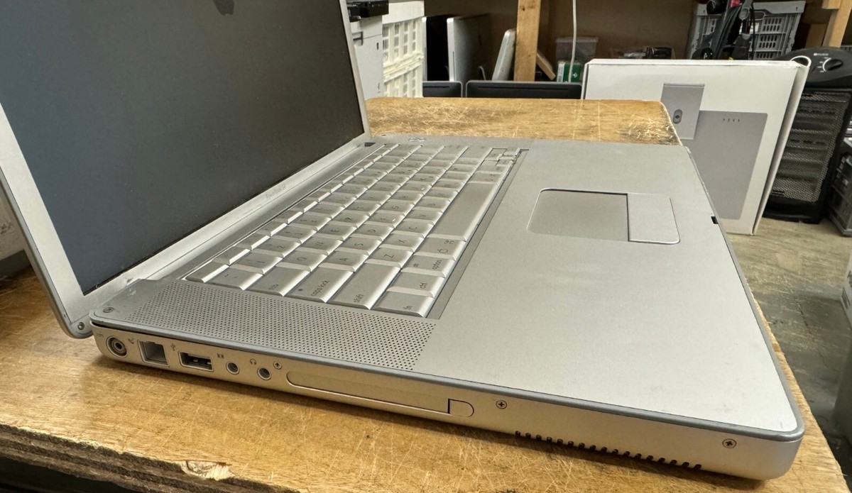 Apple PowerBook G4 15-inch FW800 December 2003 1.25GHz Apple PowerBook G4 15-inch FW800 December 2003 1.25GHz