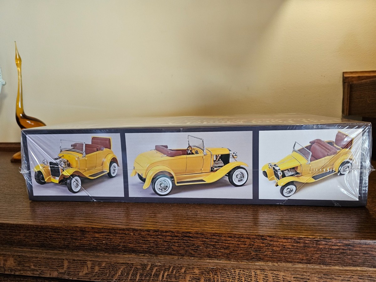 Min 11240 Minicraft Models 31 Ford Model a Hot Rod Roadster Kit 1