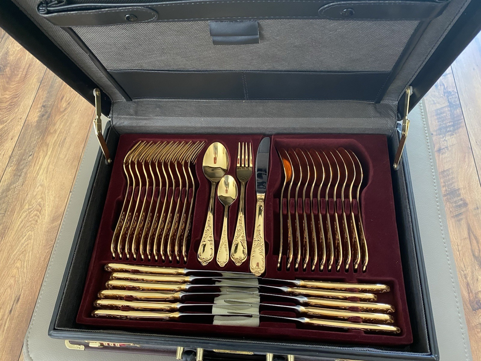 Solingen Besteckkoffer, 70 Teile, 23/24 Hart Vergoldet, Modell Nivella