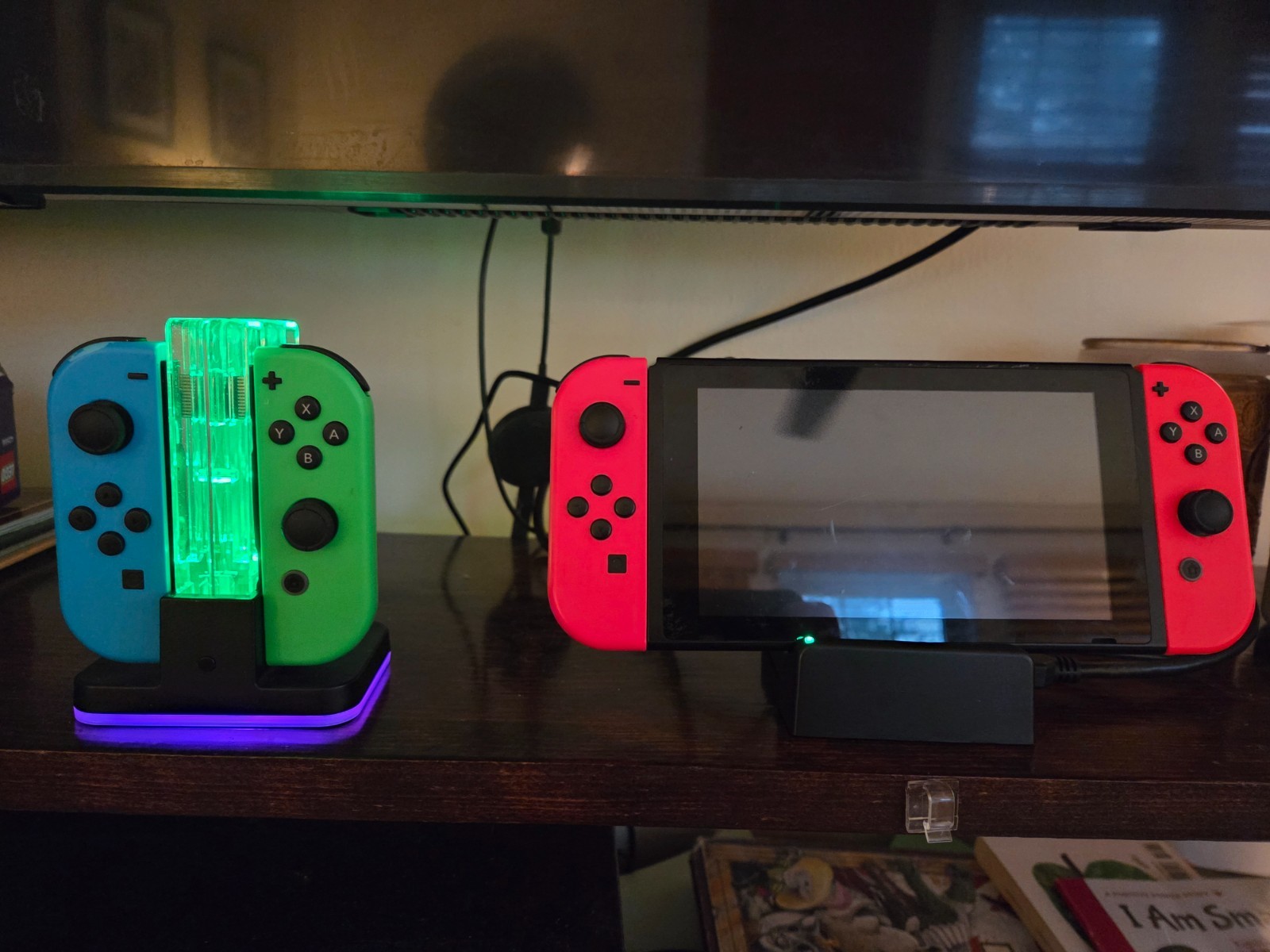 Nintendo Switch, 4 joy cons, 64gb memory card, controller charge(HAC-001-01)
