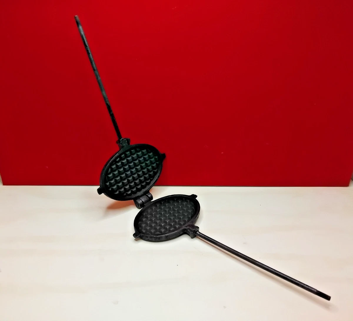 ANCIEN PETIT GAUFRIER Ovale en Fonte Camion Frères EUR 25,00 - FR