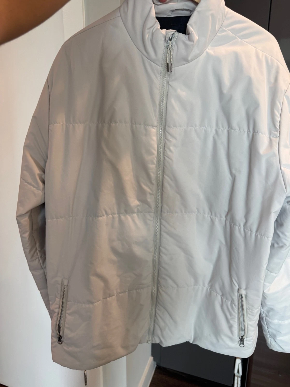 Vuori Puffer Jacket Mens XXL White Eggshell Used Good Condition Minor Stain - product detail image 2
