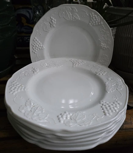 6 Vintage INDIANA WHITE MILK GLASS HARVEST GRAPE DINNER PLATES  Colony VGC