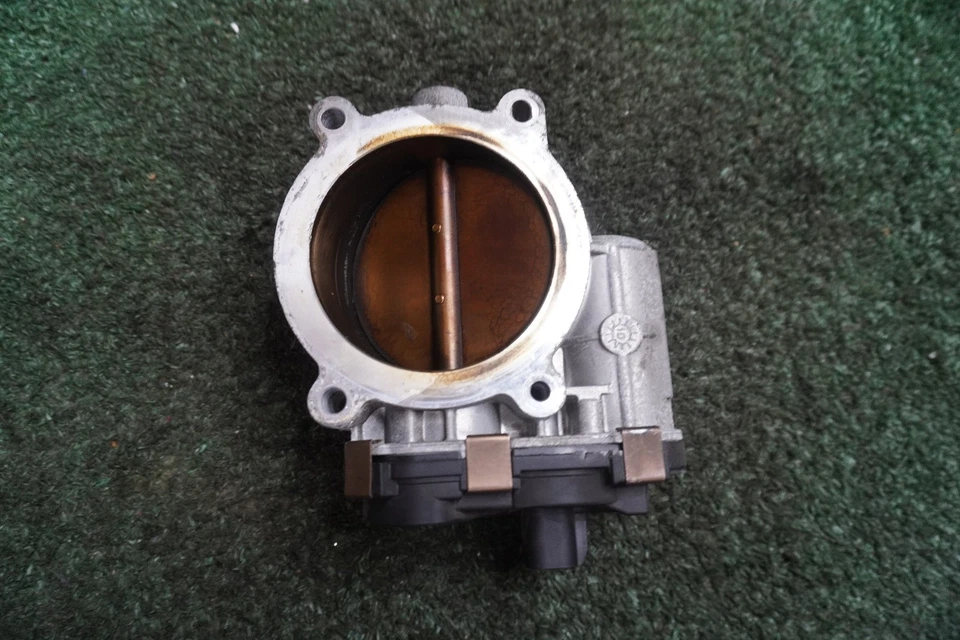 GMC Yukon XL 2009 2010 2011 carrocería del acelerador del motor de 6,2 L fabricante de equipos originales 148 k millas NB797JH Foto 2 de 4