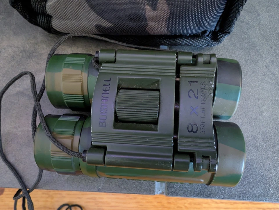 New Bushnell 8X21 Camouflage Binoculars 378FT AT 1000 YDS Camo 8 x 21 W/Case - Image 2 of 4