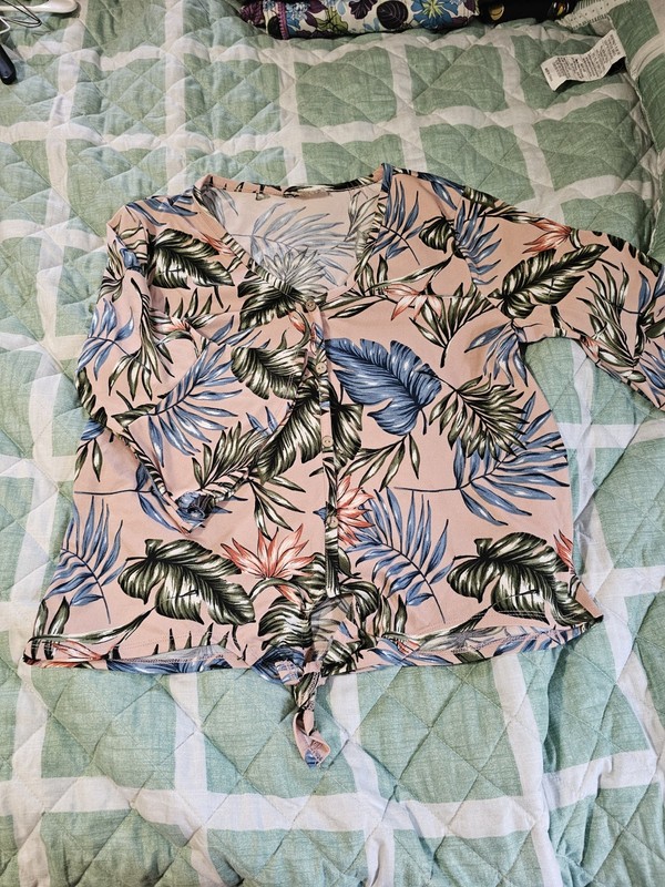 Womens Large NWOT Pink Floral 3/4" Sleeve Blouse Tie Front Cropped Buttons