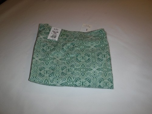 Pull On women's Capri Pants size 16 Gloria Vanderbilt ,Multi Green,Mid Rise, NWT - Picture 4 of 6
