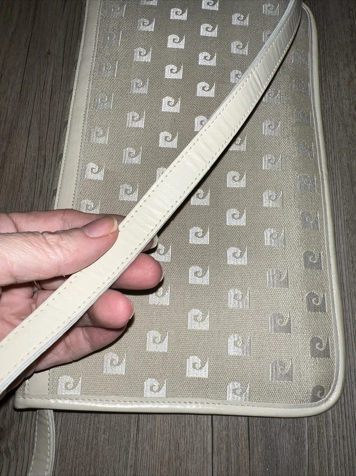 Bolso sin asas o bandolera Pierre Cardin vintage años 70 correa extraíble marfil Foto 4 de 4