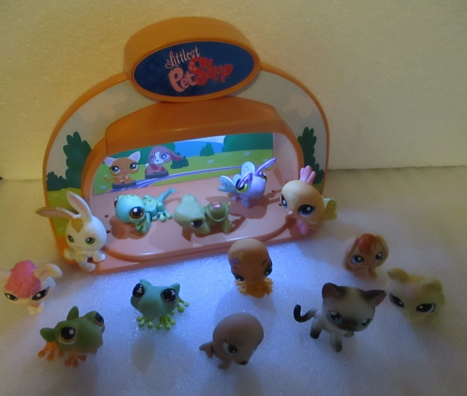 Littlest Pet Shop Lightup stage & 13 animals eBay