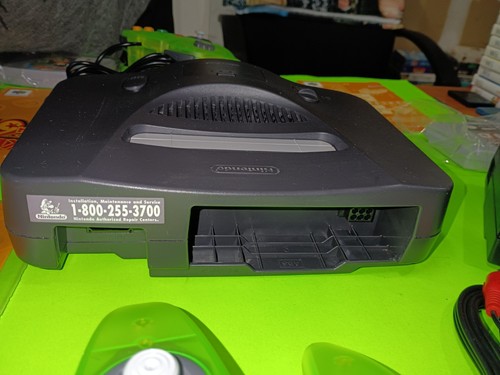 Lotto console Nintendo 64 N64 bundle 4 controller Funtastic Extreme Green 4 giochi - Foto 7 di 24