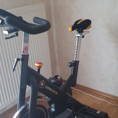 Darwin EVO 30 Fitnessbike DF-SC30 125 kg Schwarz Flaschenhalter Notstopp
