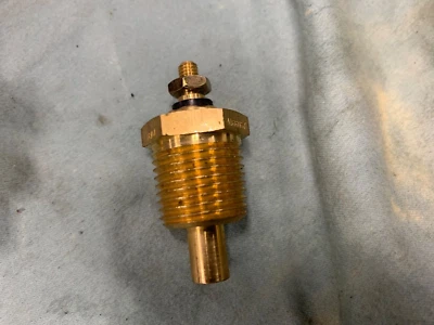 A166057 CNH temperature sensor NOS OEM 84300765 47048895 fits Case New Holland