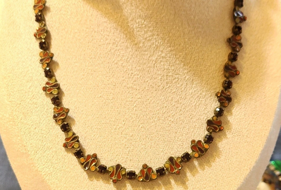 Collar De Colección Flores Frescas Por Sorrelli Cristales Granate y Esmalte Tono Bronce Foto 3 de 4