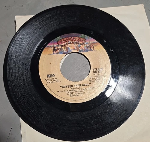 KISS Let Me Go  Rock 'N Roll / Hotter Than Hell Single NB-823  Cascablanca 45
