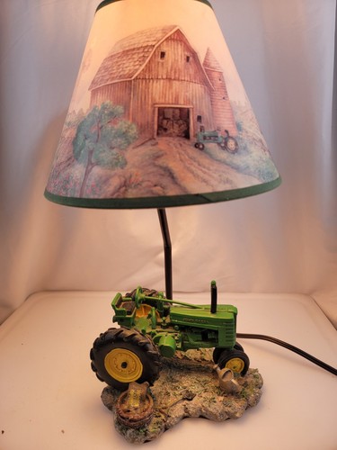 14" Resin John Deere Tractor Farm Barn Scene Shade Table Lamp 