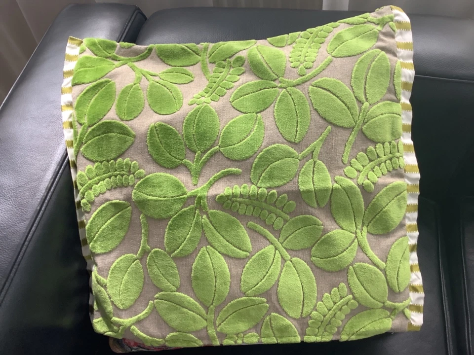 DESIGNERS GUILD Kissenbezug Kissen beige mit Samt , 45x40 top - Bild 2 von 4