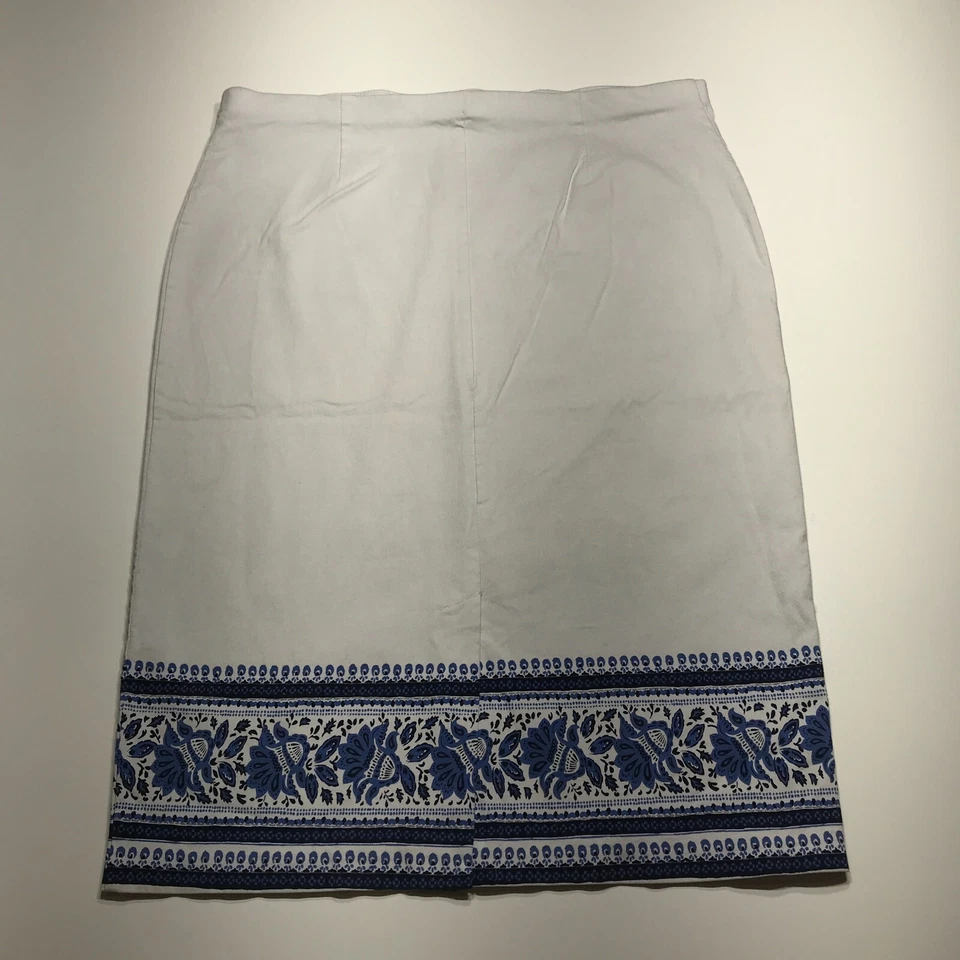 Falda 89th & Madison Talla Grande Blanca Elastizada Recta con Dobladillo Estampado Paisley Azul Foto 2 de 4