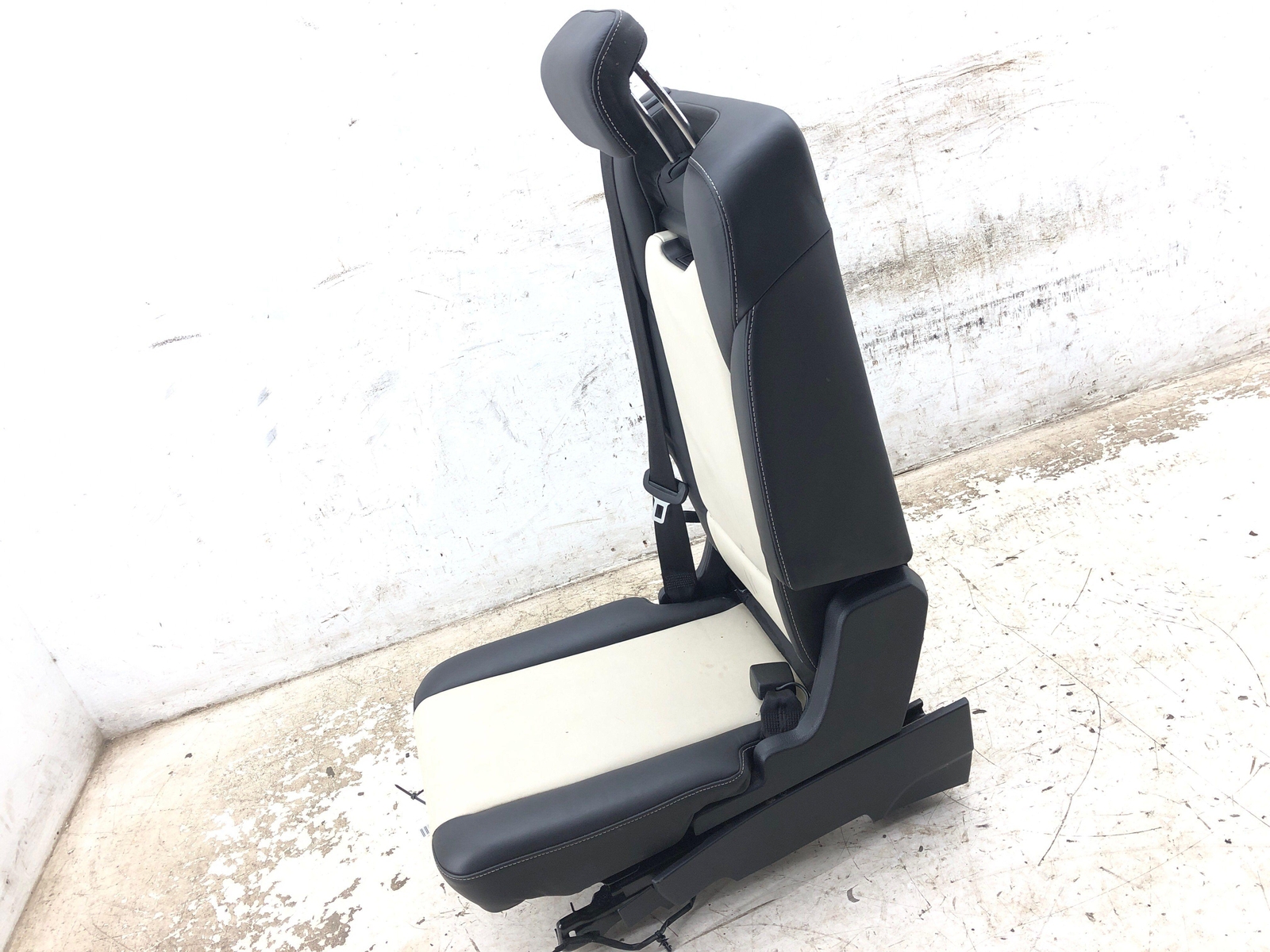 2016-2020 BENTLEY BENTAYGA 2ND ROW CENTER SEAT BLACK/BEIGE *SMALL STAIN *DETAILS