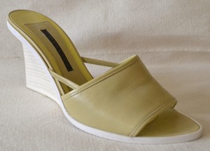 narciso rodriguez beige